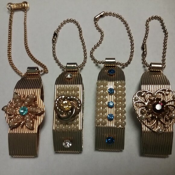 Vintage Gold Tone Glove Clip with Chain 1950's - Picture 2 of 6